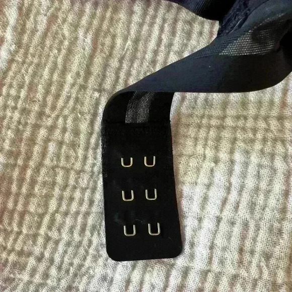 CUUP Demi Spacer Bra | 30A | T SHIRT BRA | Black | Gold Hardware - Picture 4 of 9